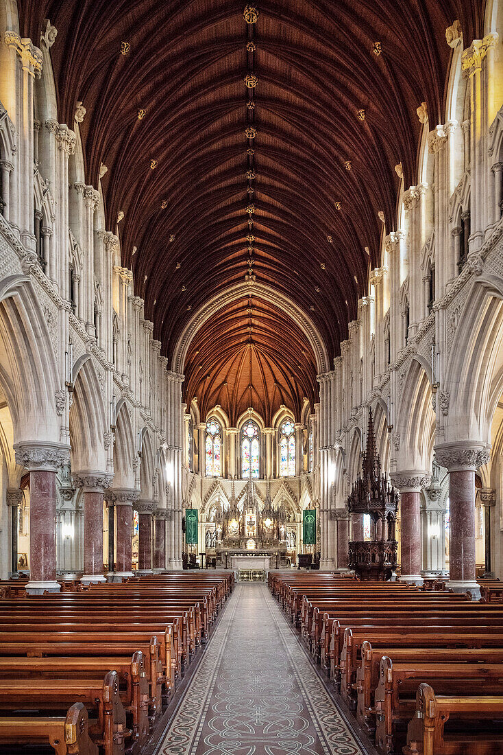 neogothischer Innenraum der Kathedrale von Cobh, Cobh, Grafschaft Cork, Irland, Europa