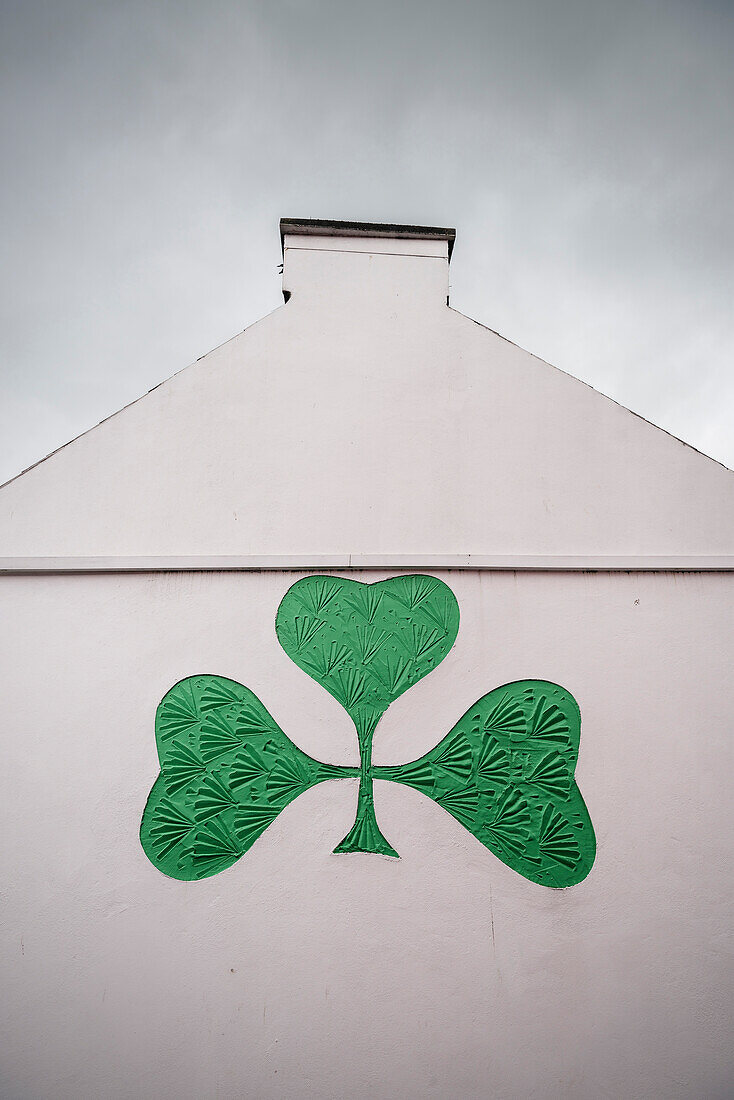 green, three leaved shamrock carved into house facade, Dingle Town, Dingle Peninsula, Slea Head Drive, County Kerry, Ireland, Wild Atlantic Way, Europe
