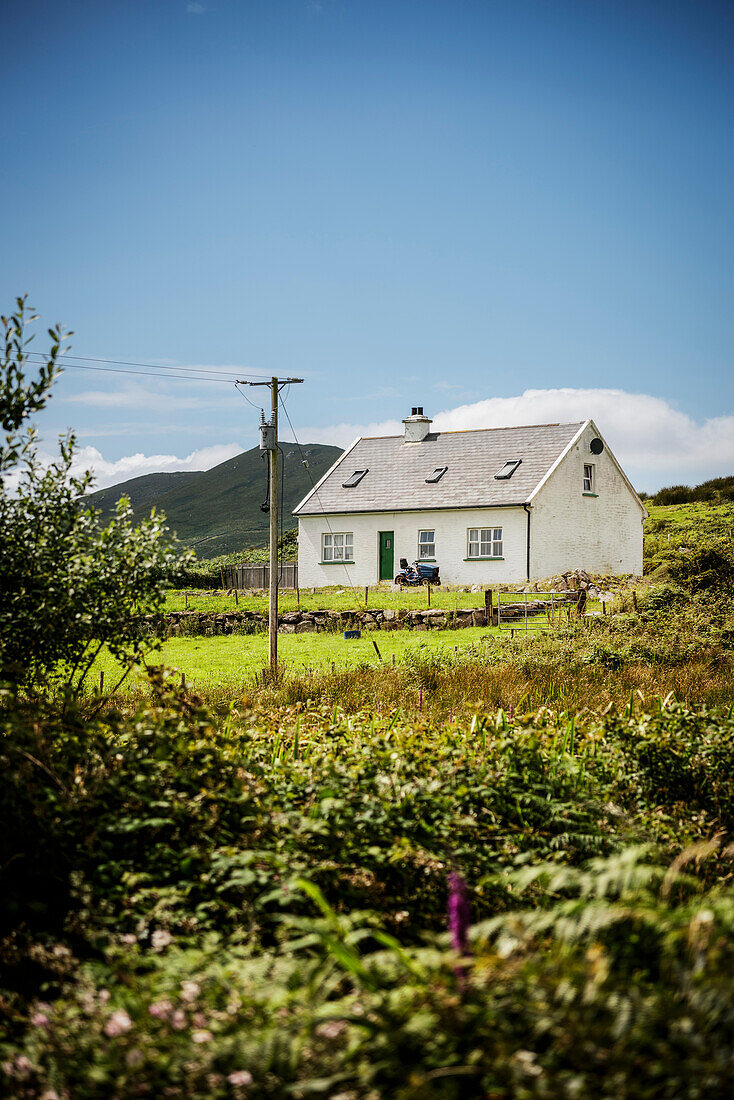Wohnhaus nahe des Leacanabuaile Stone Fort, Grafschaft Kerry, Irland, Wild Atlantic Way, Europa