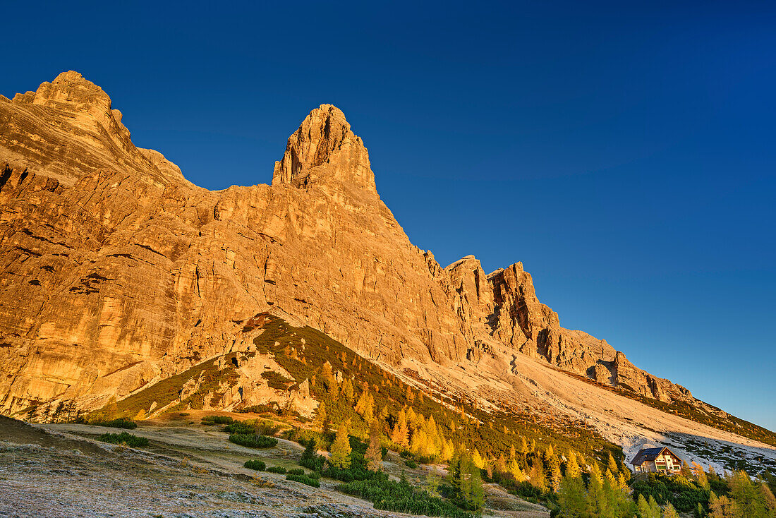 Monte Pelmo and hut rifugio Venezia, Monte Pelmo, Dolomites, UNESCO World Heritage Site Dolomites, Venetia, Italy