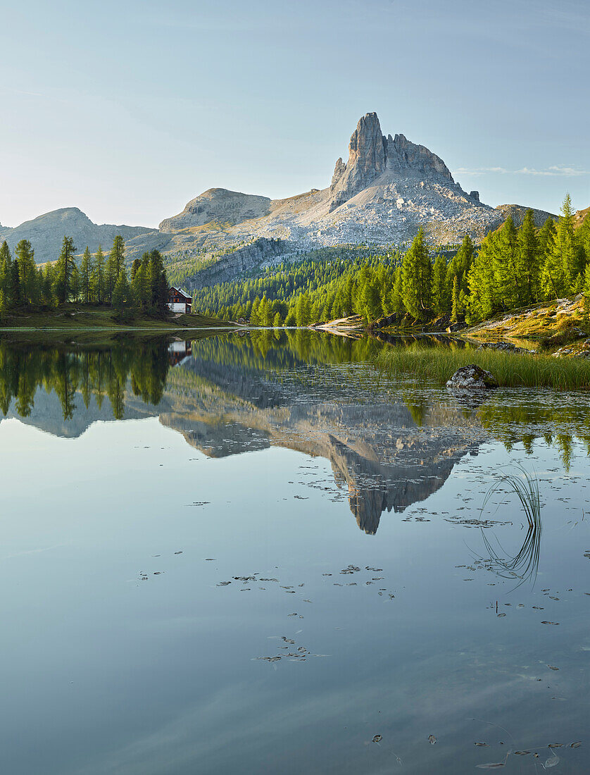 Lago Becco di mezzodì, Croda da Lago di Federa, Veneto, Italy