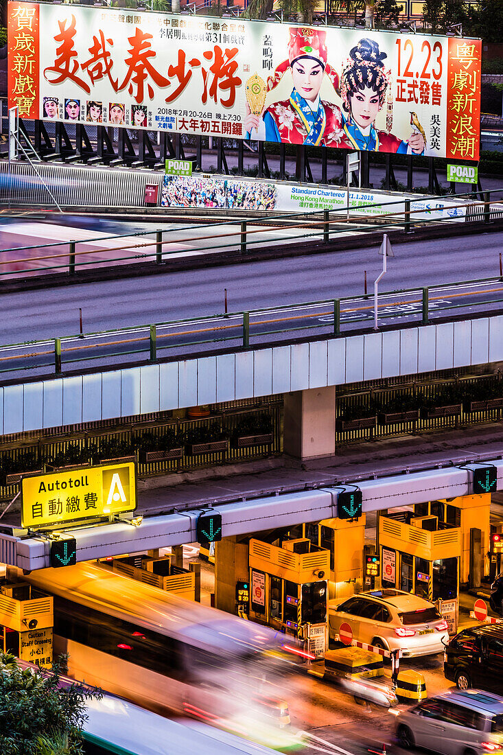 Die Einfahrt in Kowloon zum Cross Harbour Tunnel unter den Victoria Harbour, Hongkong, China, Asien