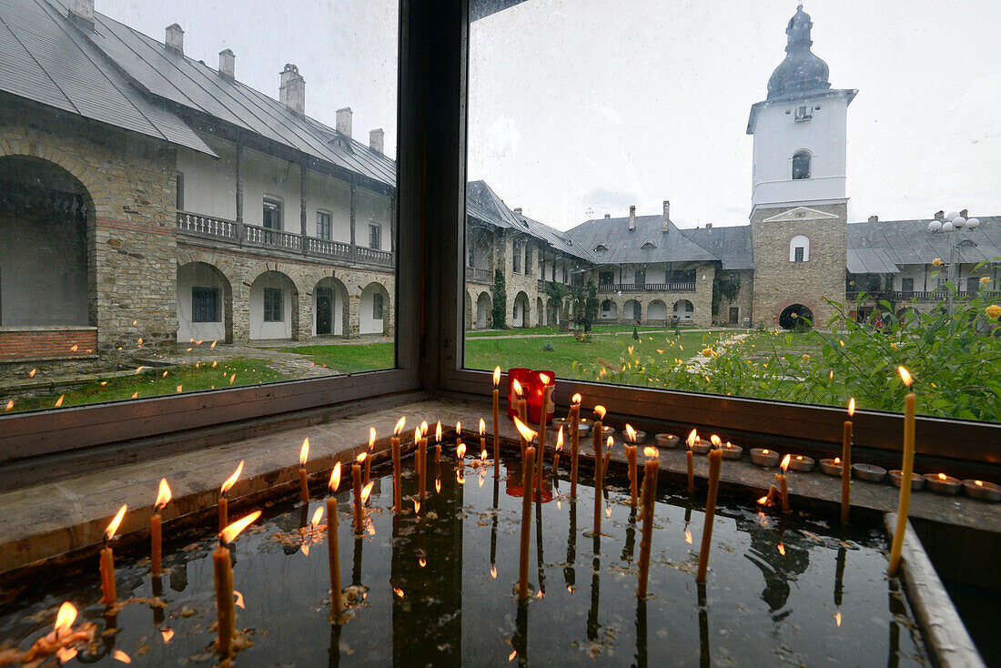 Kerzenhaus im Kloster Neamt in den Karpaten bei Targu Neamt, Rumänien