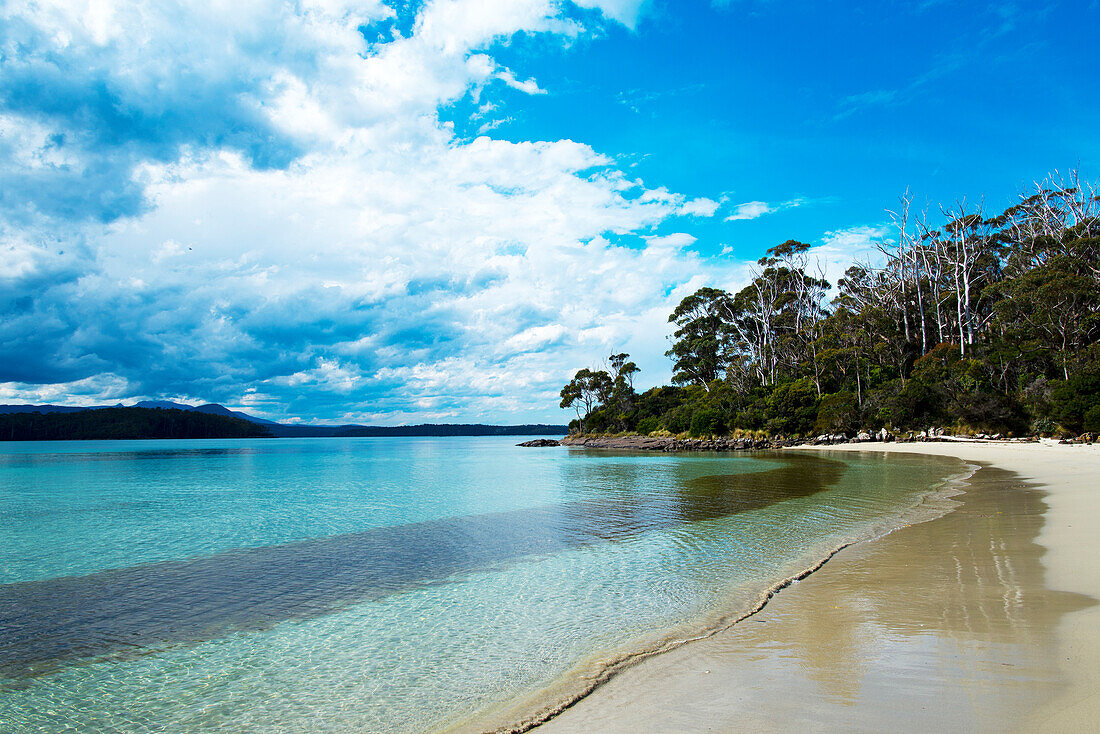 Deserted beach on Cockle Bay in the deep South of Tasmania , Tasmania, Austalia