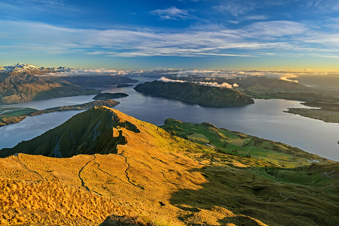 Lake Wanaka, vom Roys Peak, Harris Mountains, Mount Aspiring Nationalpark, UNESCO Welterbe Te Wahipounamu, Queenstown-Lake District, Otago, Südinsel, Neuseeland
