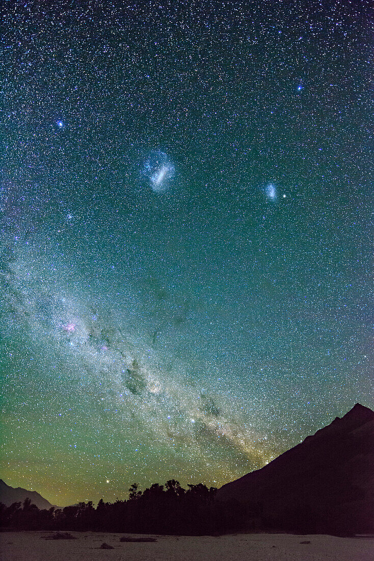 Stary sky with milky way, Fiordland National Park, UNESCO Welterbe Te Wahipounamu, Queenstown-Lake District, Otago, South island, New Zealand