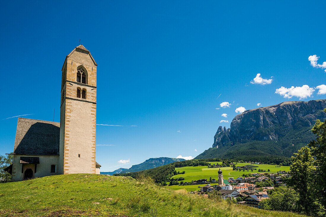 Kirche St.Konstantin, San Constantino, Völs am Schlern, Dolomiten, Trentino-Alto Adige, Südtirol, Italien