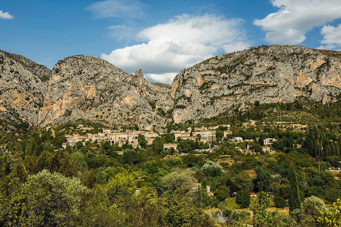 Moustiers St. Marie, Provence, Provence-Alpes-Côte d'Azur, Südfrankreich, Frankreich