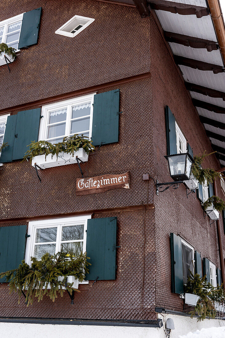 Old timber guesthouse, house, snowy landscape, Rohrmoos, Hoernerdoerfer, Allgaeu, Baden-Wuerttemberg, Germany, Europe, winter, Alps