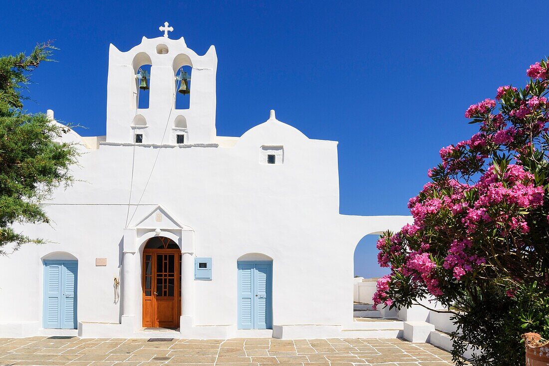 Whitewashed Agios Konstantinos in Artemonas, Sifnos, Cyclades, Greece.