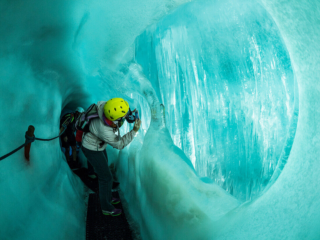 Glacier Cave Natur Eispalast, Hintertux … – License image – 71198357 ...