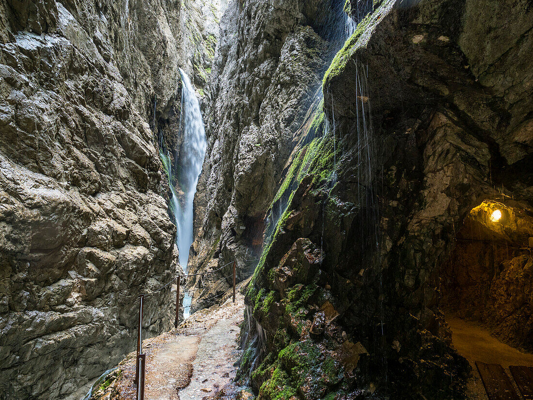 Höllentalklamm gorge near Garmisch Partenkirchen, Hammersbach, Wetterstein mountains, Alps, Upper Bavaria, Germany, Europe