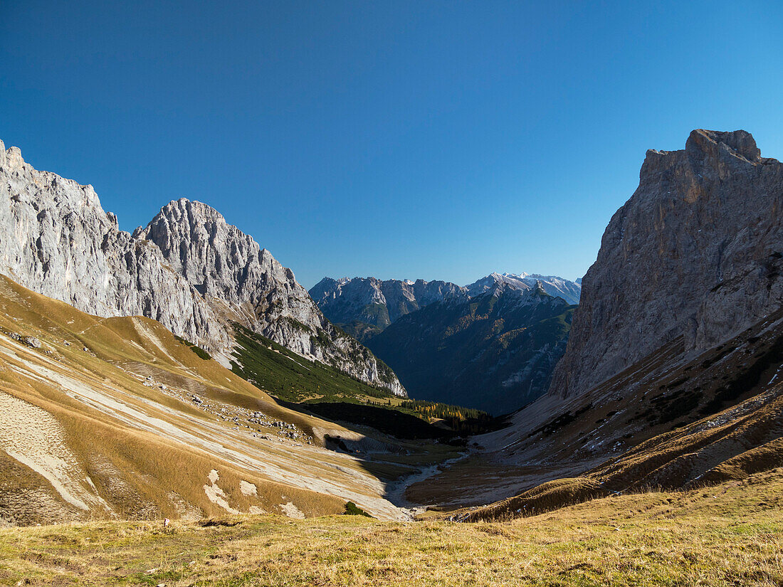 Berglandschaft, Blick vom Scharnitzjoch ins Puittal, Herbst, Tirol, Österreich, Europa
