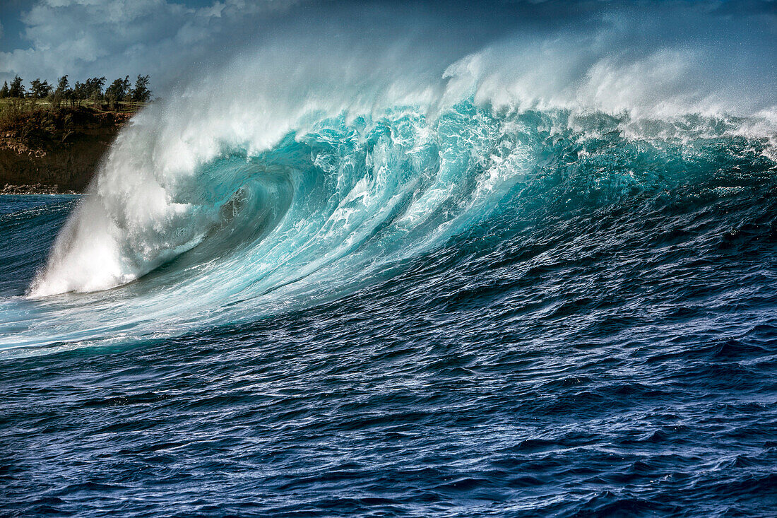 USA, HAWAII, Maui, Jaws, a big wave rolling through at Peahi on the Northshore