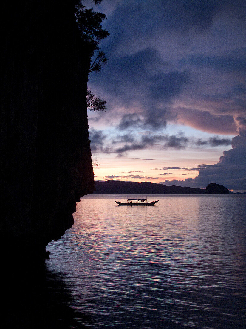 PHILIPPINES, Palawan, El Nido, a sunset view at Lagen Island resort in Bacuit Bay in the South China Sea