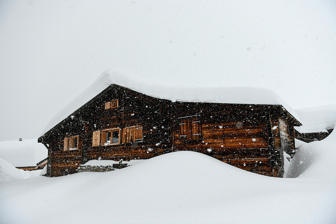 Schneesturm in Belalp, Wallis, Schweiz