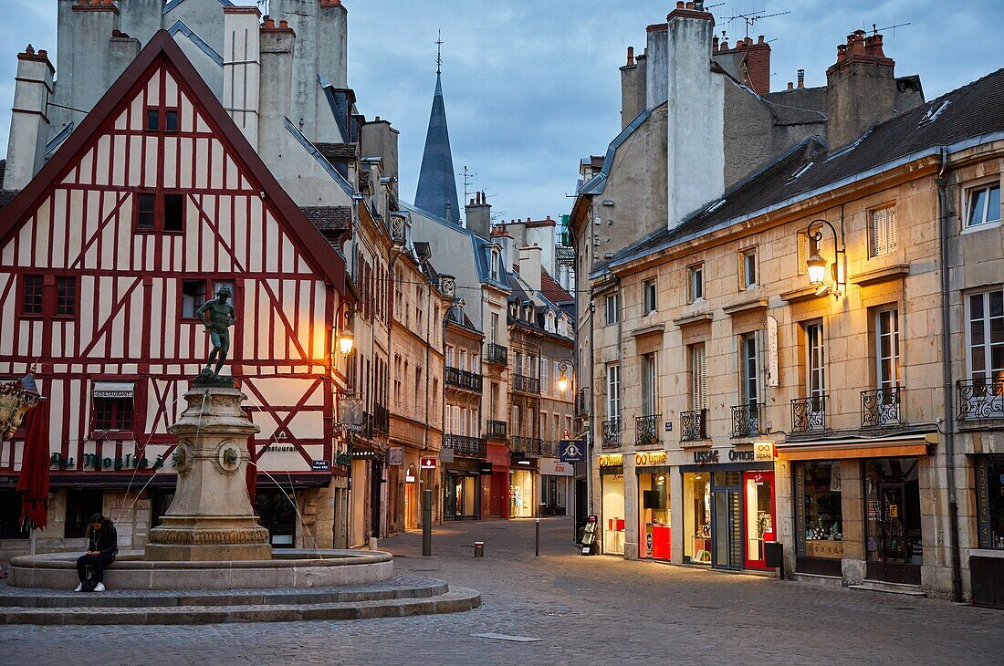 Statue von Bareuzai, Place Francois Rude, Dijon, Côte d'Or, Region Burgund, Burgund, Frankreich, Europa