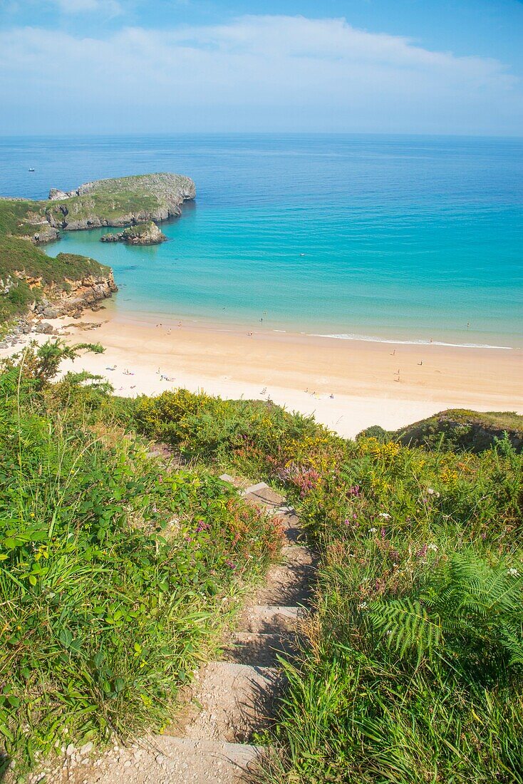 Weg zum Strand von Torimbia. Niembro, Asturien, Spanien.