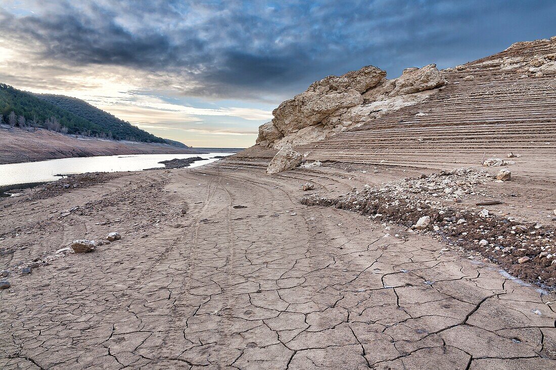 Sunrise and Drought at Belenia reservoir. Guadalajara. Spain.