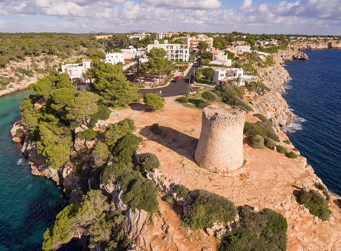 Turm von Cala Pi, sechzehntes Jahrhundert, verwendet, um den Eingang zur Bucht zu verteidigen, cala Pi, Mallorca, balearische Inseln, Spanien, Europa