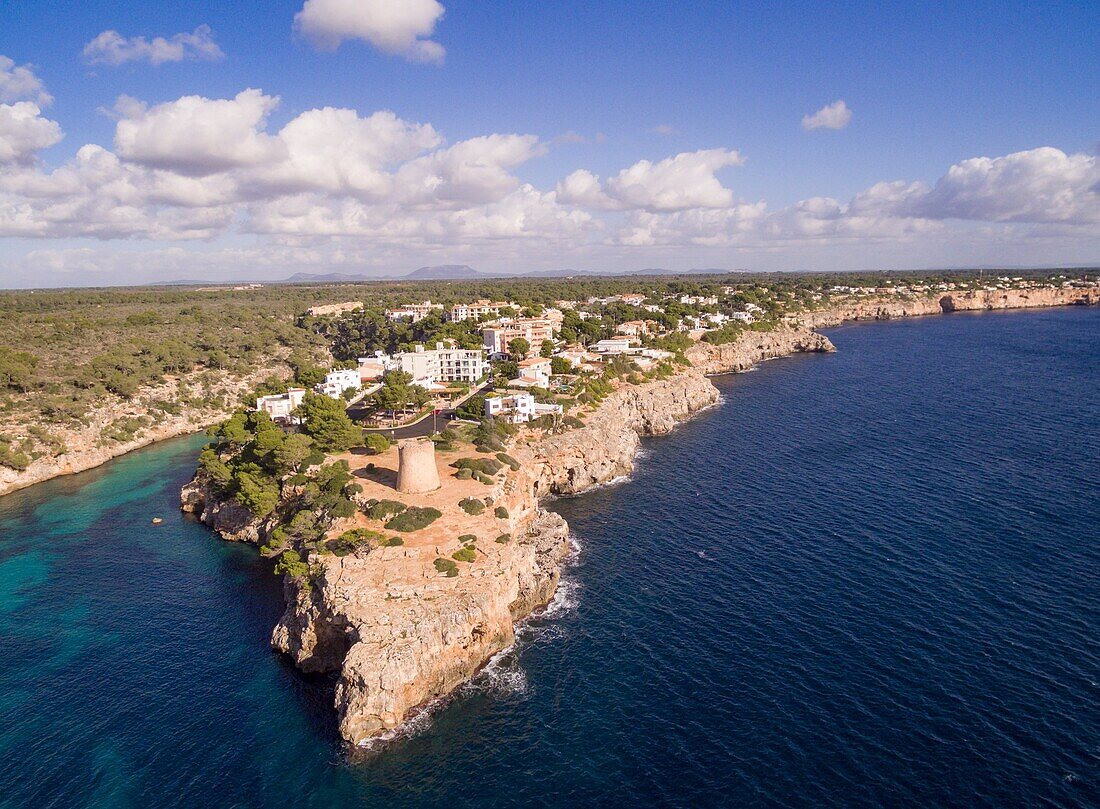 Turm von Cala Pi, sechzehntes Jahrhundert, diente zur Verteidigung des Eingangs zur Bucht, Cala Pi, Mallorca, Balearen, Spanien, Europa