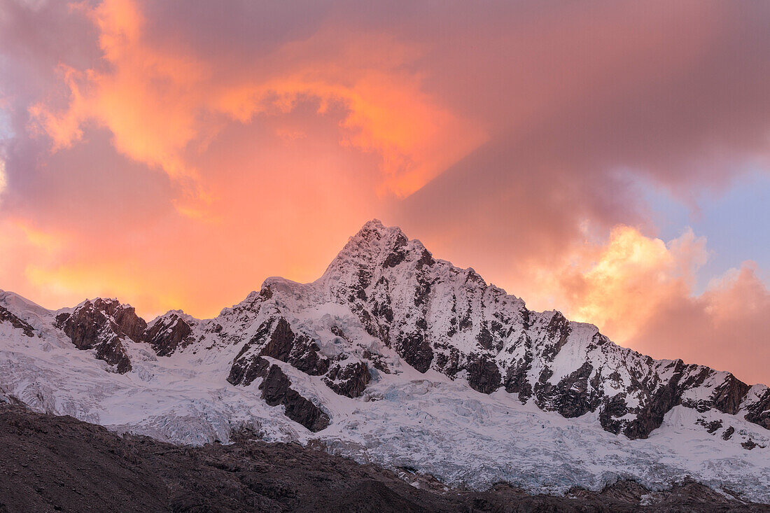 The West face of Alpamayo Nevado peak at sunset. Ancash, Cordigliera Blanca, Perù.