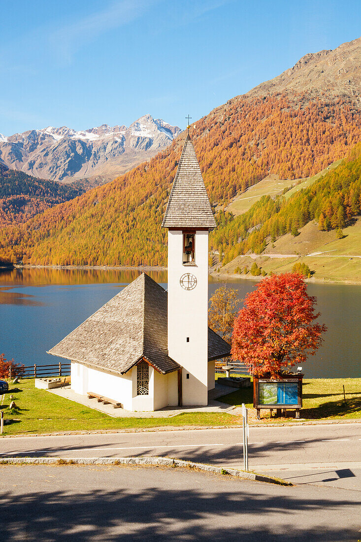 The church of Verlago lake in autumn, Verlago, Senales valley, , Bolzano, South Tyrol, Italy, Europe