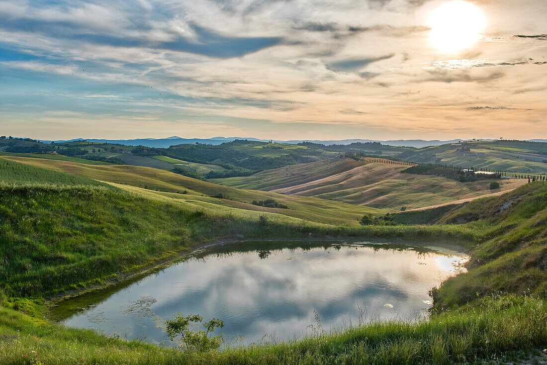 Italy, Tuscany, Orcia Valley, Meadows in Summer