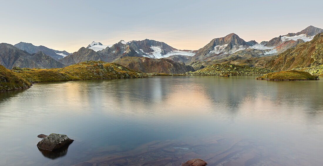 Mutterberger See, Wilder Freiger, Zuckerhütl, Schaufelspitze, Stubaier Alpen, Tirol, Österreich