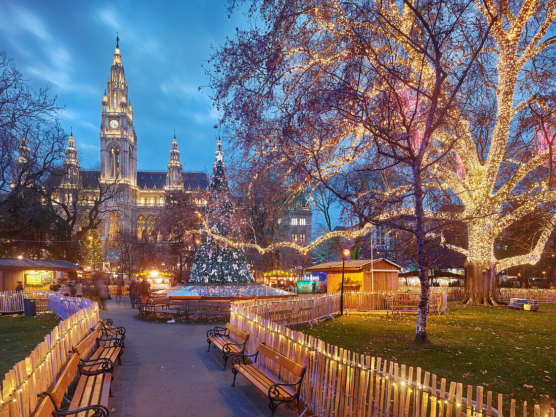 Christkindlmarkt vor dem Rathaus, Rathauspark, 1. Bezirk Innere Stadt, Wien, Österreich