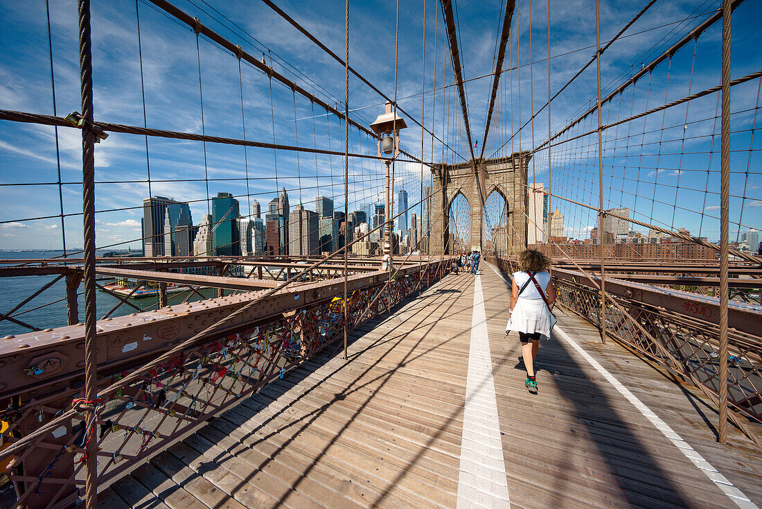 Walking on Brooklyn Bridge, New York, Usa