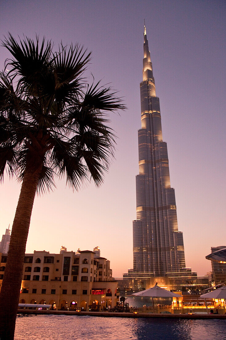 Burj Khalifa, highest Skycraper in the World, 828 meter, 2625 feet,  Burj Dubai, Dubai United Arab Emirates