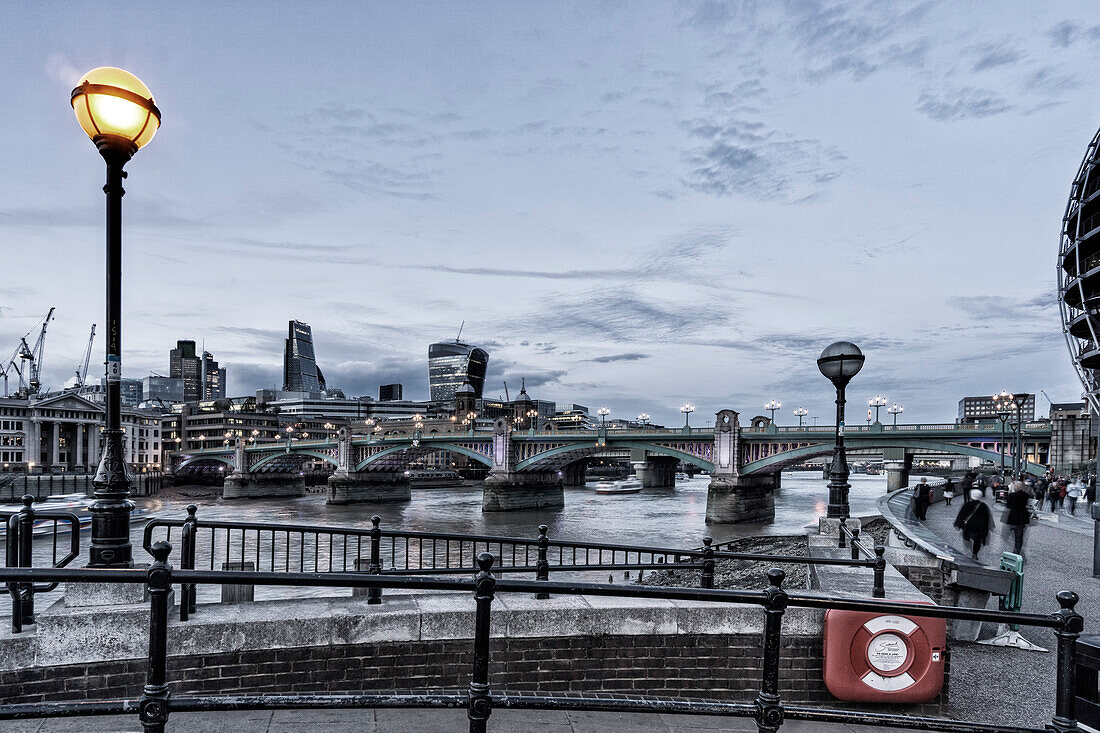 River Thames, Modern Architecture in Financial District in City  of London, The Goerkin , Tower 42, Leadenhall Building, Southwark Bridge,  UK