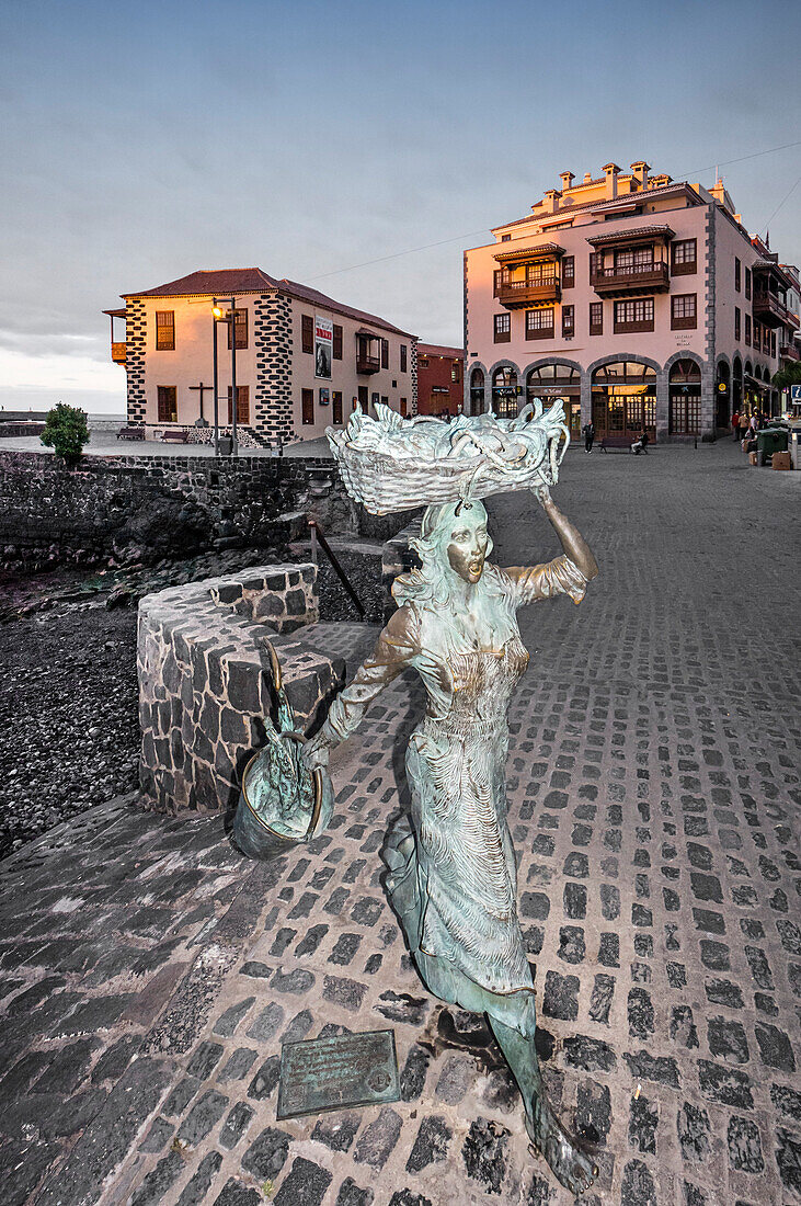 Sculpture of women with fish in old harbor of Puerto de la Cruz, Muelle pesquero, Tenerife, Spain