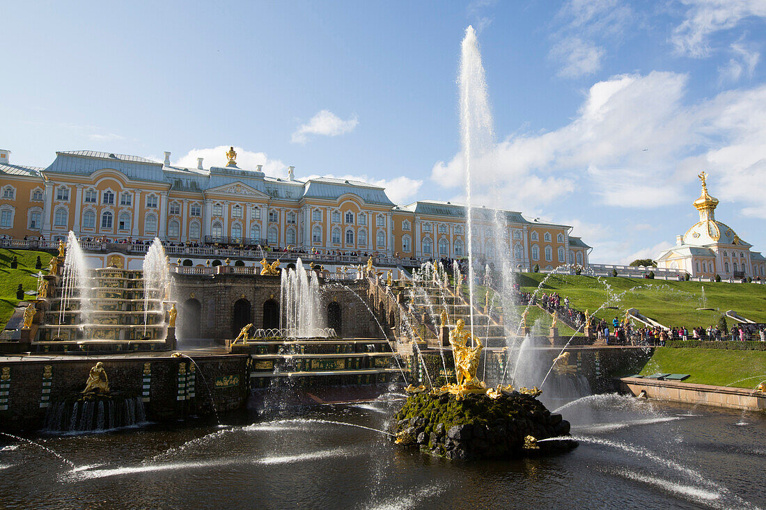 Great Cascade with Great Palace in the background, Peterhof, UNESCO World Heritage Site, near St. Petersburg, Russia, Europe