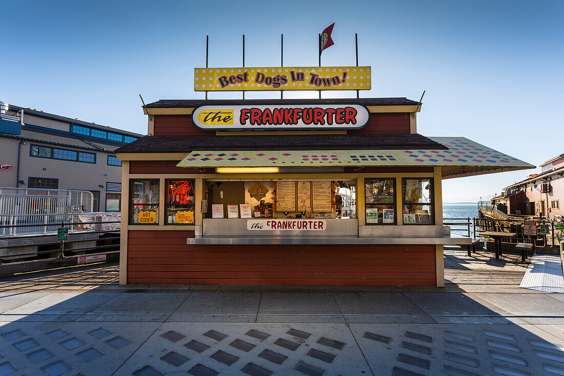 Backlit Frankfurter stall next to Pier 54 in late afternoon, Alaskan Way, Downtown, Seattle, Washington State, United States of America, North America