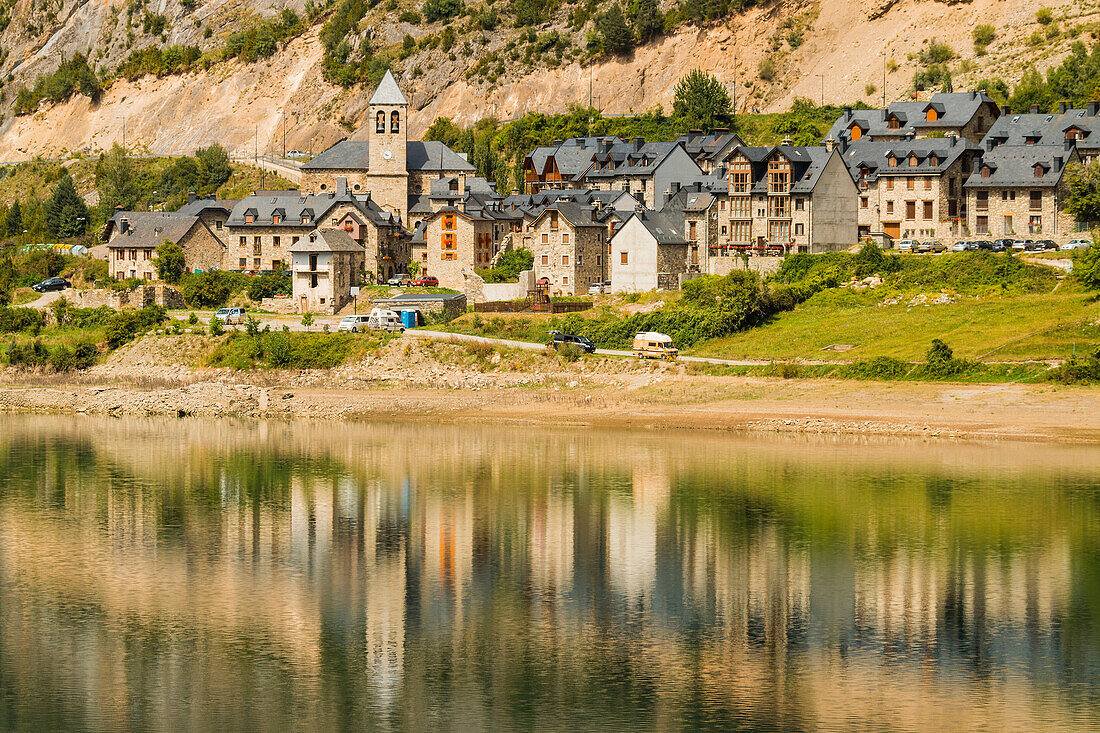 Lanuza village, abandoned after a dam created Lake Lanuza, now rebuilt, Sallent de Gallego, Pyrenees, Huesca Province, Spain, Europe