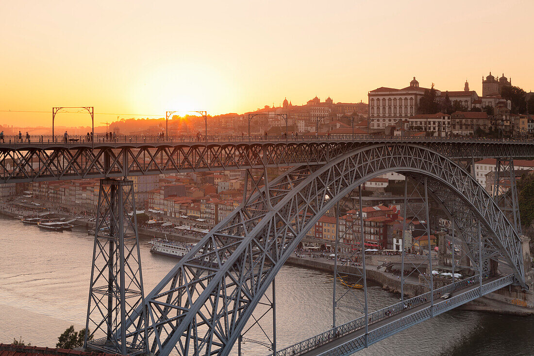 Ponte Dom Luis I Bridge at sunset, Ribeira District, UNESCO World Heritage Site, Porto (Oporto), Portugal, Europe