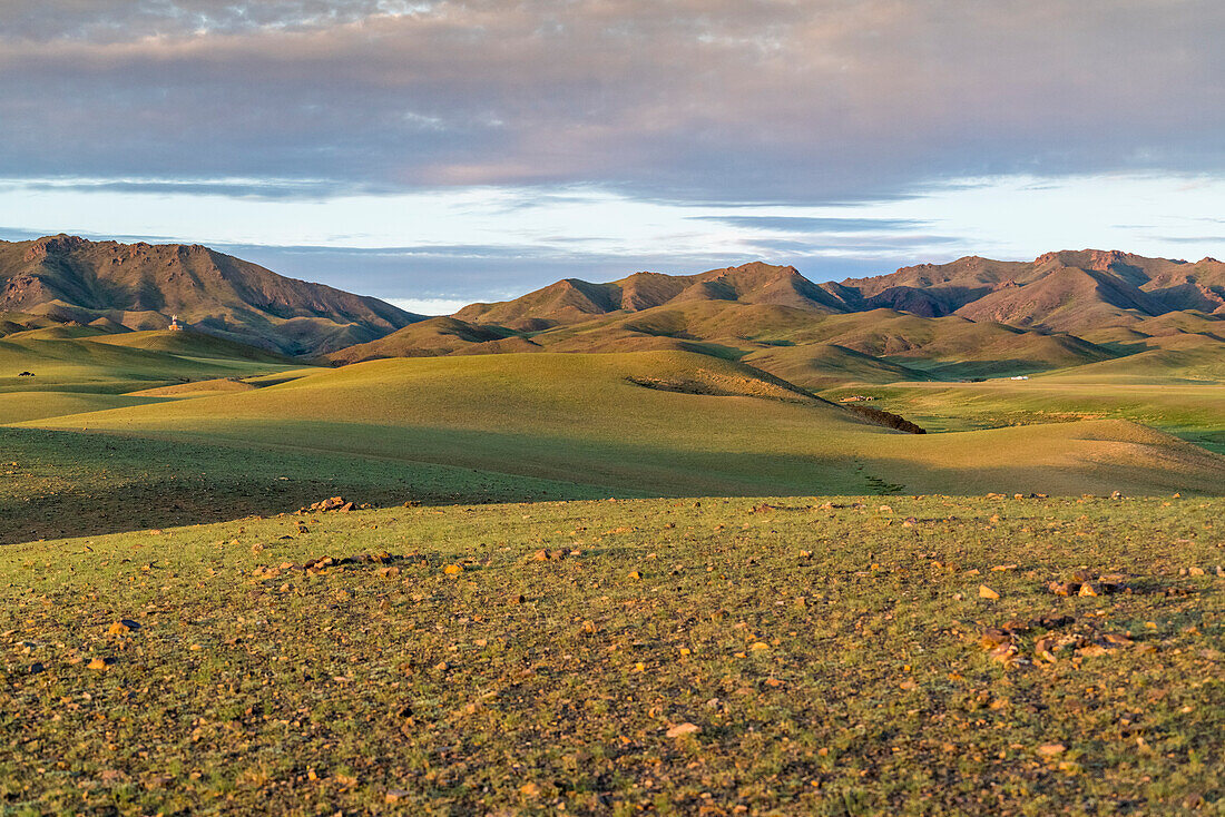 Hills and mountains, Bayandalai district, South Gobi province, Mongolia, Central Asia, Asia