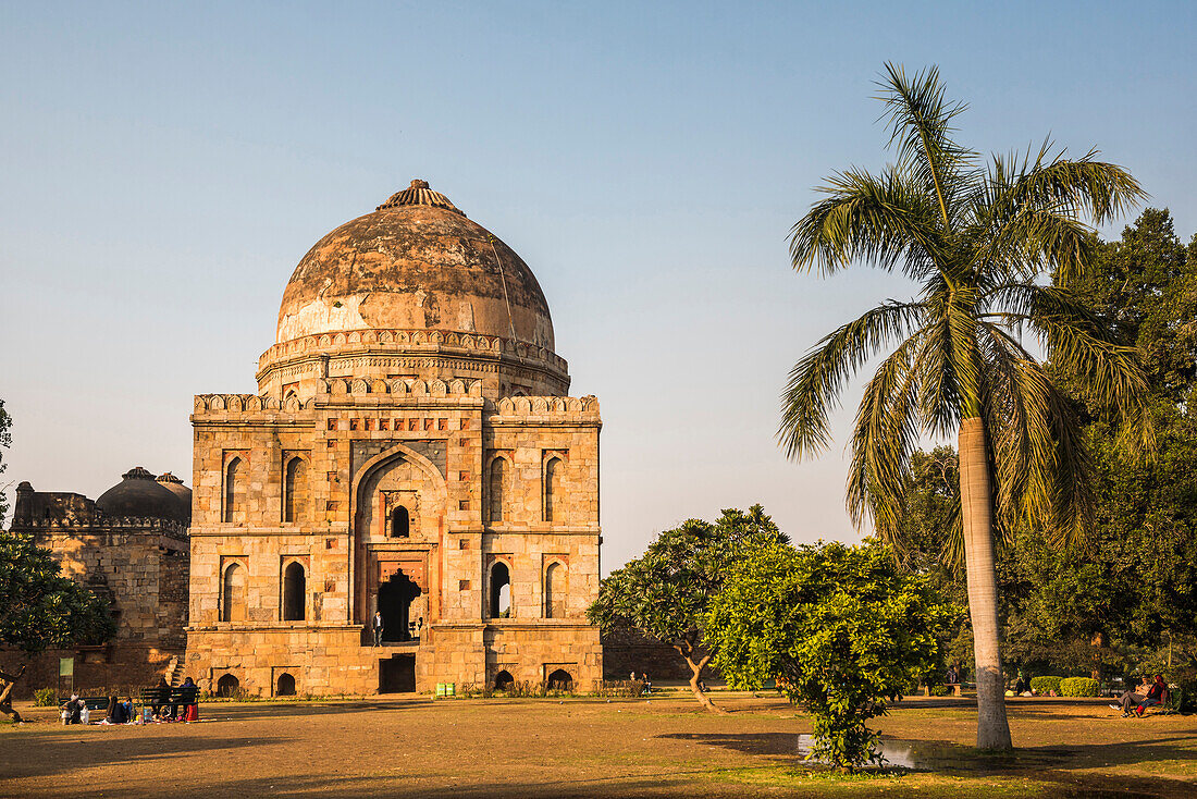Bara Gumbad and Mosque, Lodhi Gardens (Lodi Gardens), New Delhi, India, Asia