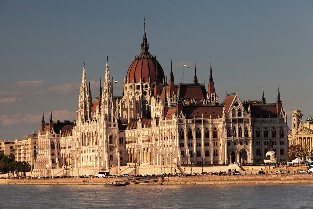 Parliament Building at sunset, River Danube, UNESCO World Heritage Site, Budapest, Hungary, Europe