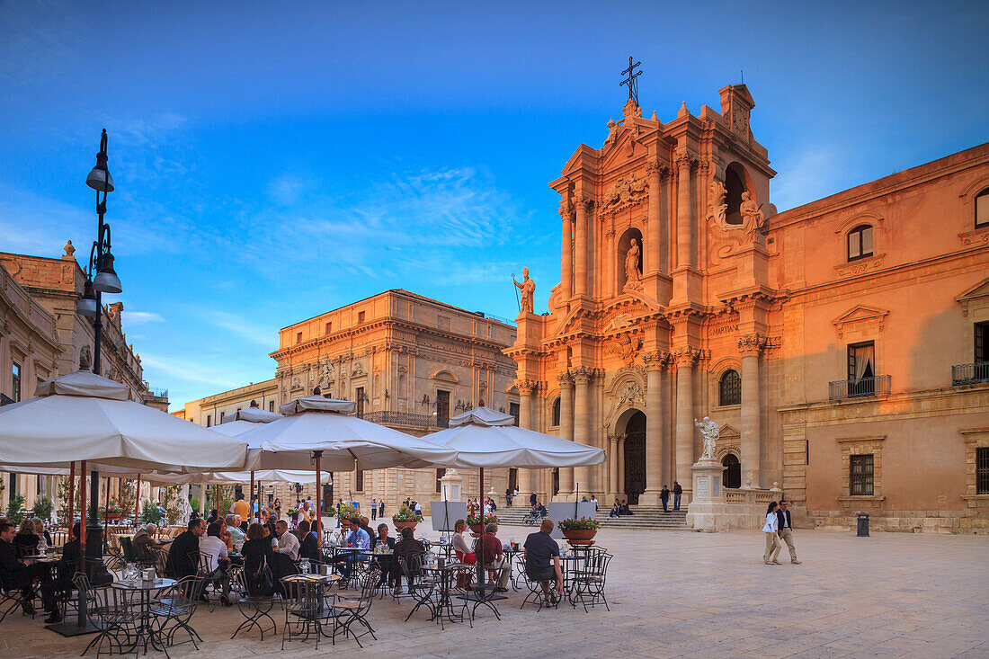 Piazza Duomo, Ortigia, Siracusa, UNESCO World Heritage Site, Sicily, Italy, Europe