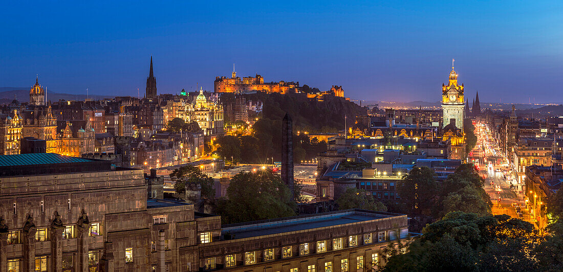 City centre panorama, Edinburgh castle and city skyline at night, Edinburgh, Midlothian, Scotland, United Kingdom, Europe