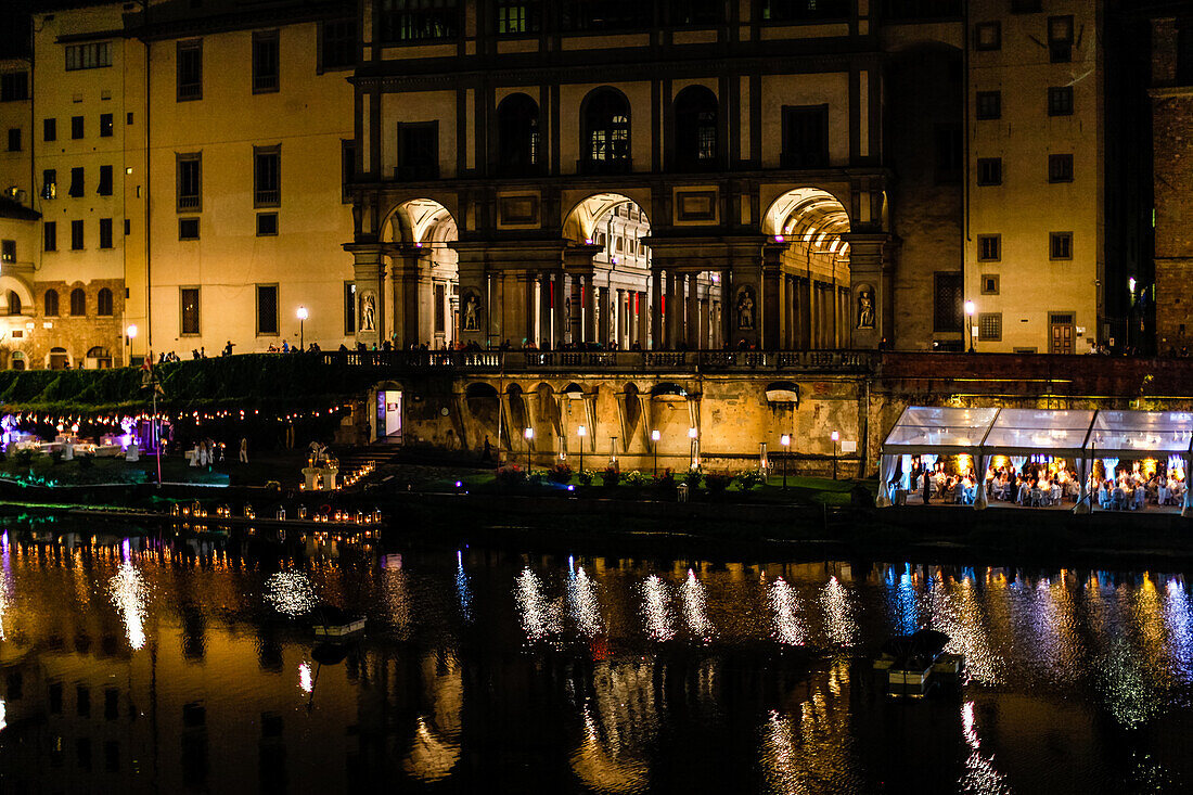Uffizien (Piazzale degli Uffizi) in der Nacht, Altstadt, Florenz, Toskana, Italien, Europa