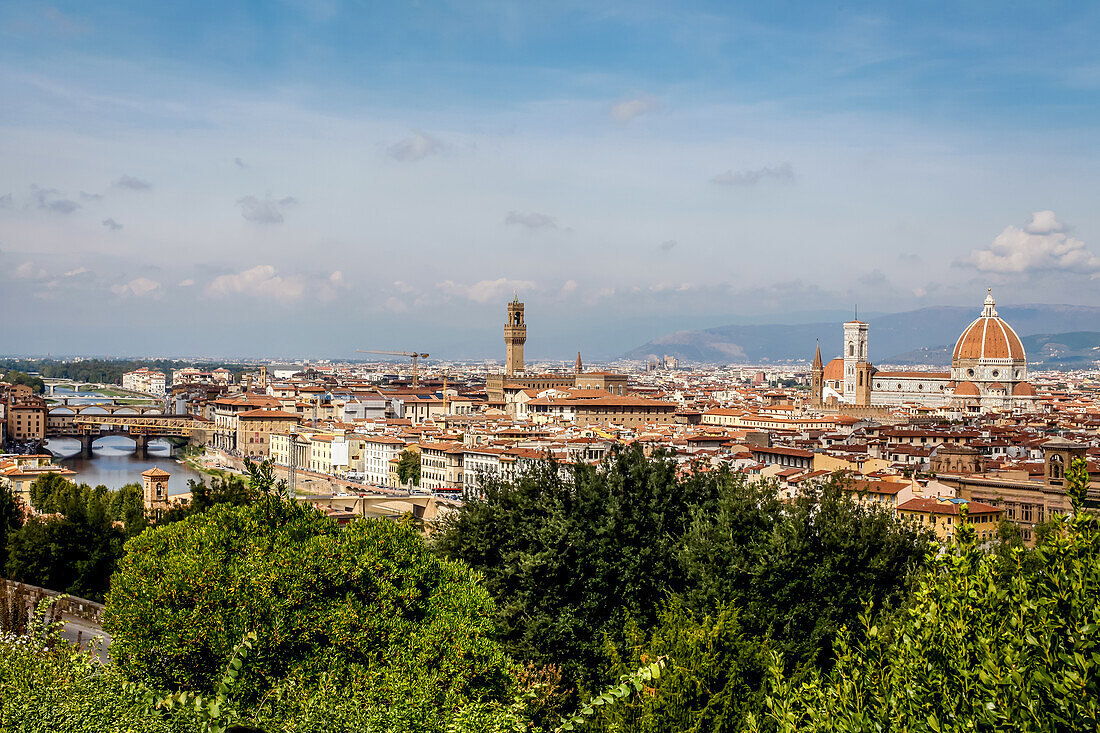 Florenz Panorama von Piazzale Michelangelo mit Ponte Vecchio und Duomo, Florenz, UNESCO Weltkulturerbe, Toskana, Italien, Europa