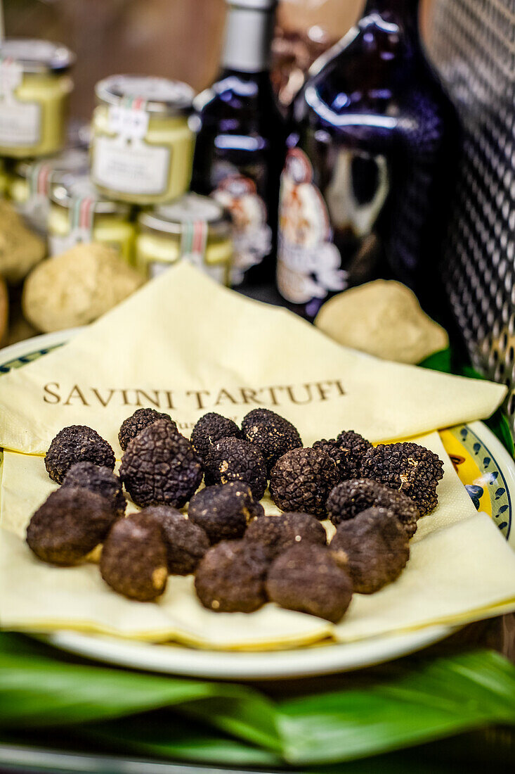 Truffel at Savini Tartufi, Mercato Centrale, Via dell'Ariento, Florence, Italy, Toscany, Europe