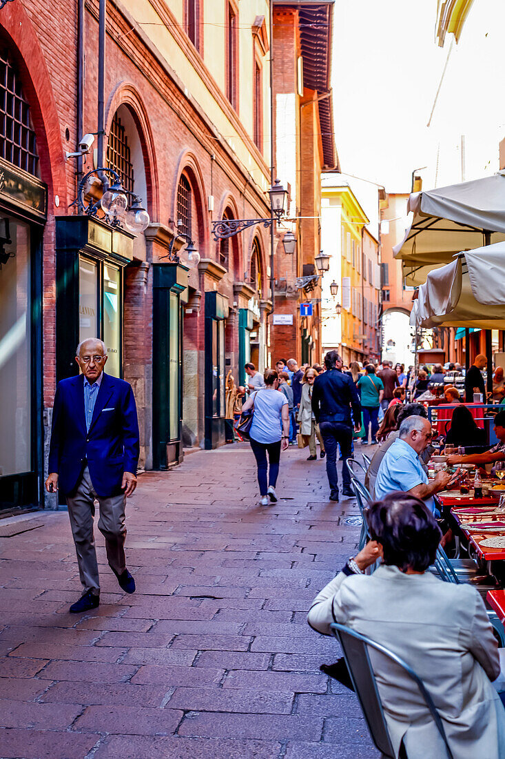 Straßen Café in Bologna, Emilia Romania, Italien, Europa