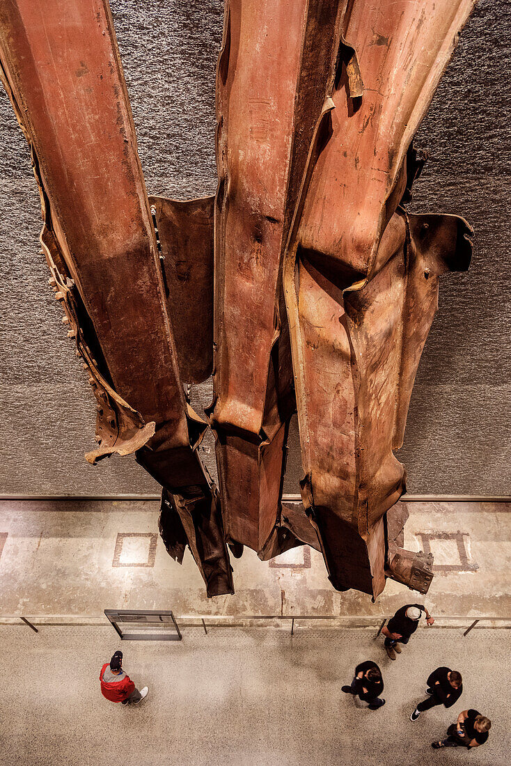 Stahlträger der ehemaligen Zwillingstürme des WTC, Exponate in Ausstellung im Museum 9/11 Gedenkstätte, Manhattan, New York City, Vereinigte Staaten von Amerika, USA, Nordamerika