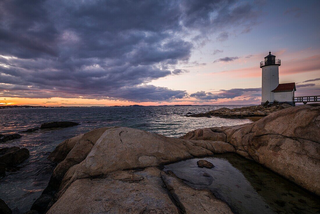 USA, Massachusetts, Cape Ann, Gloucester, Annisquam, Annisquam Lighthouse, winter, sunset.