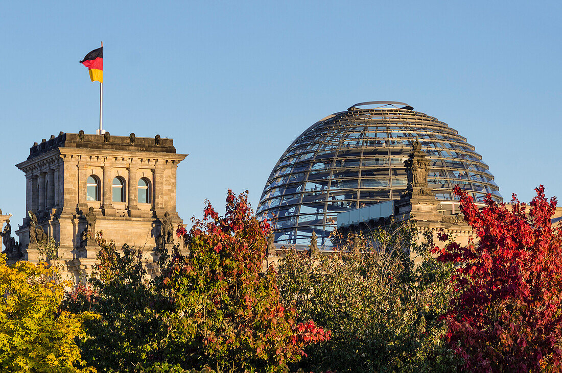 Reichtagsgebaeude, Kuppel, Herbst, Berlin